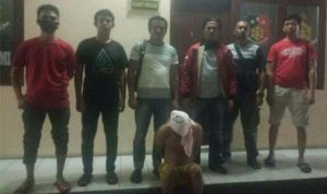 Si Jeki yang lagi menutup wajahnya telah diamankan di Mapolres Luwu Utara